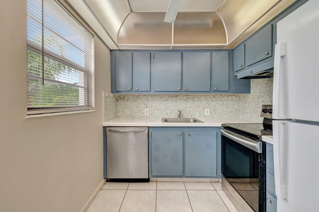 393 Fanshaw J, Boca Raton, FL 33434 - kitchen with stainless steel appliances, a sink, light tile patterned floors, under cabinet range hood, and tasteful backsplash