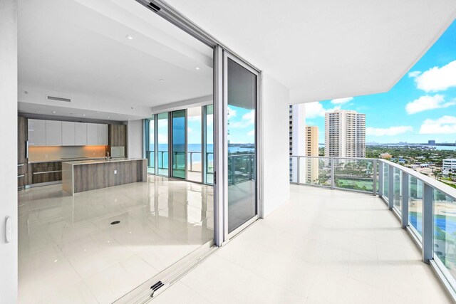 3100 N Ocean Dr Unit H-1608, Singer Island, FL 33404 - balcony featuring a view of city and an outdoor kitchen