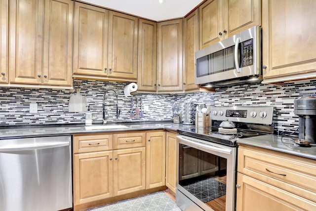 257 S Cypress Rd Unit 449, Pompano Beach, FL 33060 - kitchen with stainless steel appliances, a sink, and decorative backsplash