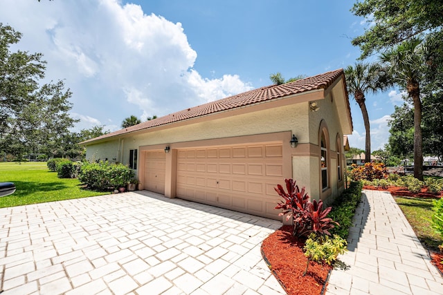 1414 SW Osprey Cv, Port Saint Lucie, FL 34986 - garage with driveway