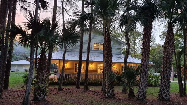 16095 121st Ter N, Jupiter, FL 33478 - deck featuring an outdoor fire pit, a lawn, and a wooded view