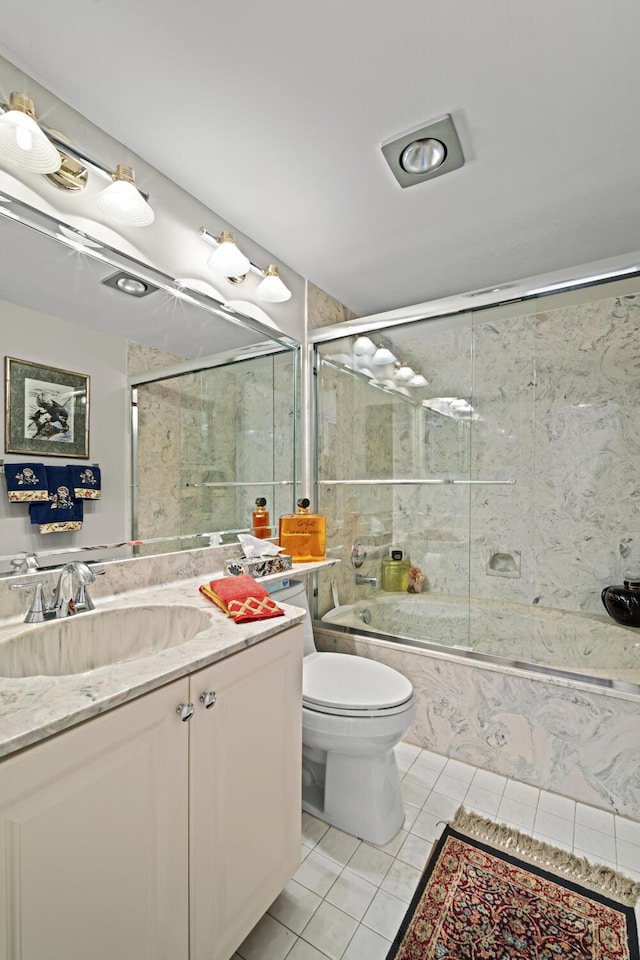 5153 Oak Hill Ln Unit 512, Delray Beach, FL 33484 - full bath with tile patterned flooring, vanity, and bath / shower combo with glass door