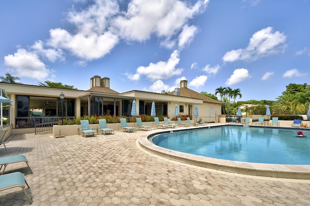 5153 Oak Hill Ln Unit 512, Delray Beach, FL 33484 - community pool with a patio area