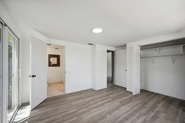 811 Hunter St, West Palm Beach, FL 33405 - unfurnished bedroom featuring light wood finished floors, a closet, and ensuite bath