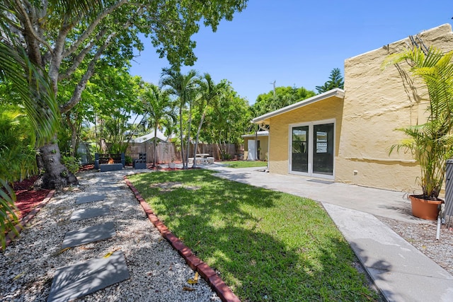 811 Hunter St, West Palm Beach, FL 33405 - view of yard featuring a patio