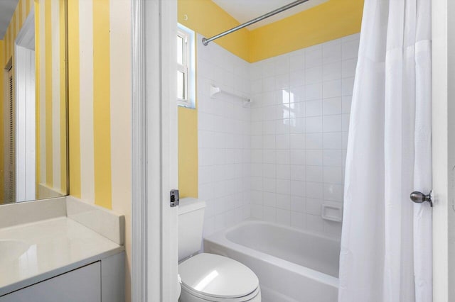 6321 Lansdowne Cir, Boynton Beach, FL 33472 - full bathroom with toilet, vanity, and shower / tub combo
