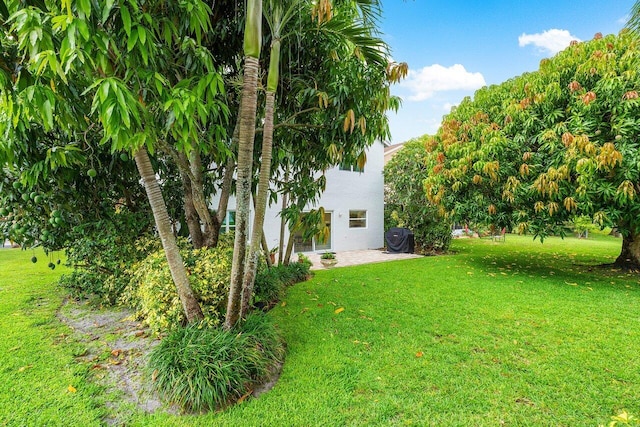 6321 Lansdowne Cir, Boynton Beach, FL 33472 - view of grassy yard with a patio