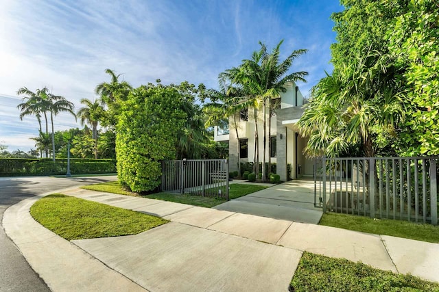 121 2nd Dilido Ter Share B, Unit Share B, Miami Beach, FL 33139 - view of property's community featuring concrete driveway