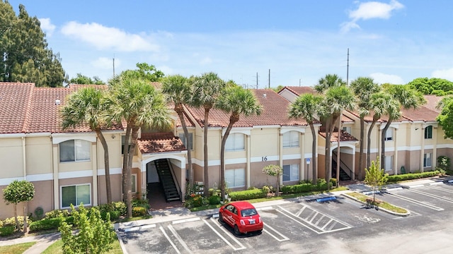 815 W Boynton Beach Blvd Unit 16-103, Boynton Beach, FL 33426 - view of building exterior with uncovered parking and stairs