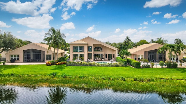 6636 Dana Point Cv, Delray Beach, FL 33446 - rear view of property with stucco siding, a water view, and a yard