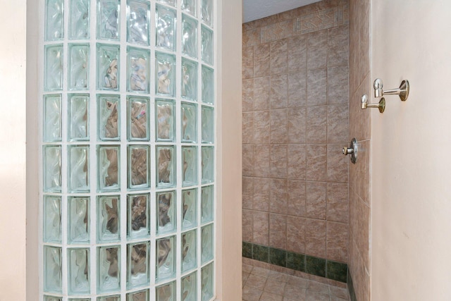 16673 75th Way N, Palm Beach Gardens, FL 33418 - bathroom with a walk in shower