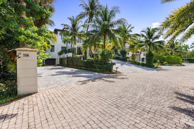 526 N Ocean Blvd, Delray Beach, FL 33483 - view of front of home with decorative driveway