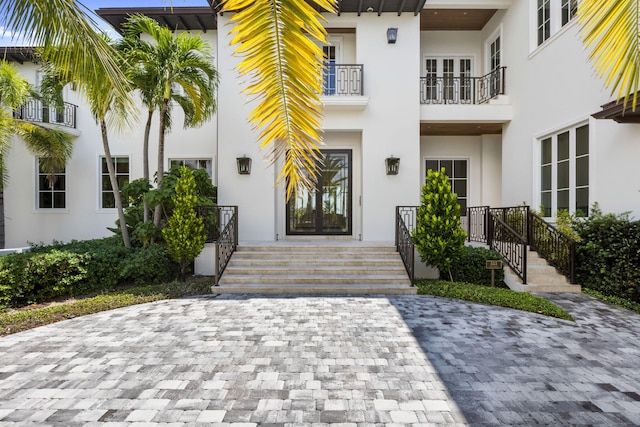 526 N Ocean Blvd, Delray Beach, FL 33483 - doorway to property with stucco siding