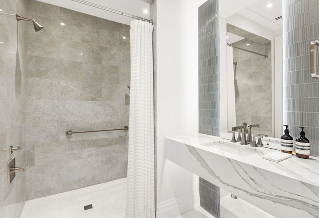 526 N Ocean Blvd, Delray Beach, FL 33483 - bathroom featuring a tile shower, vanity, and recessed lighting
