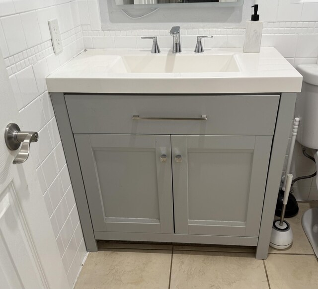 3600 Jackson St Unit 22, Hollywood, FL 33021 - bathroom with tile walls, vanity, and tile patterned flooring