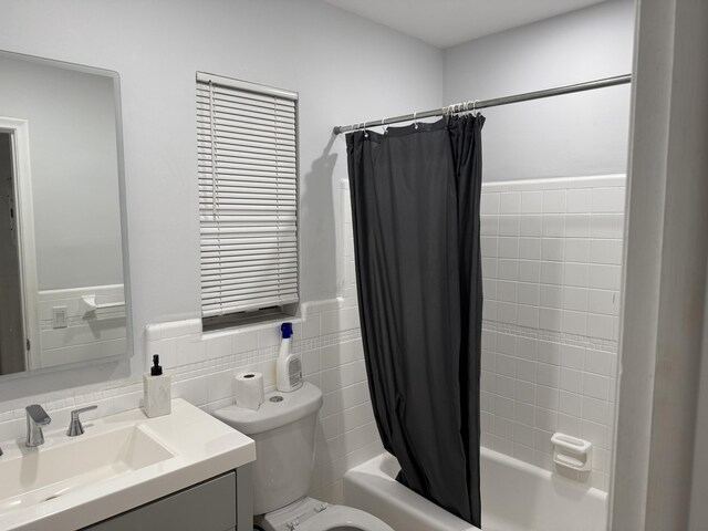 3600 Jackson St Unit 22, Hollywood, FL 33021 - full bathroom featuring vanity, shower / bath combo with shower curtain, toilet, and tile walls