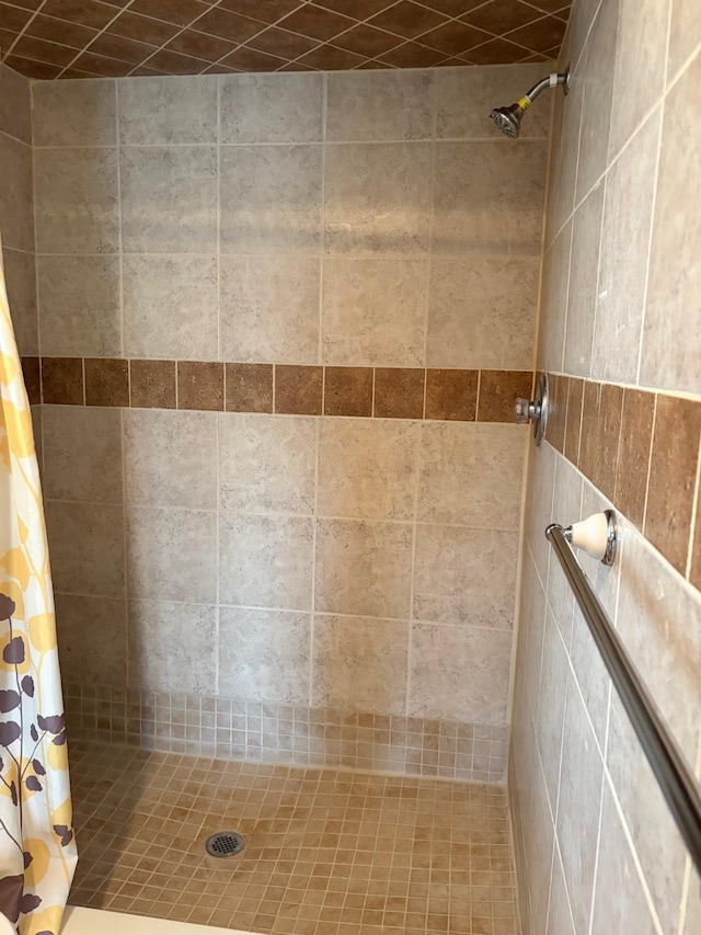 118 Yacht Club Dr Unit 7, North Palm Beach, FL 33408 - bathroom featuring a tile shower