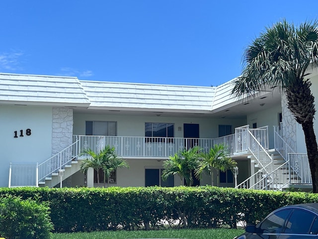 118 Yacht Club Dr Unit 7, North Palm Beach, FL 33408 - view of property featuring stairway