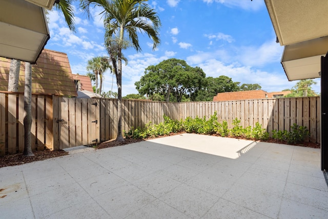 744 Buttonwood Ln Unit 411-D, Boynton Beach, FL 33436 - fenced backyard with a patio area