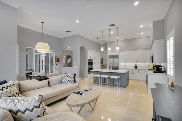 101 Sedona Way, Palm Beach Gardens, FL 33418 - living room featuring recessed lighting, crown molding, and arched walkways