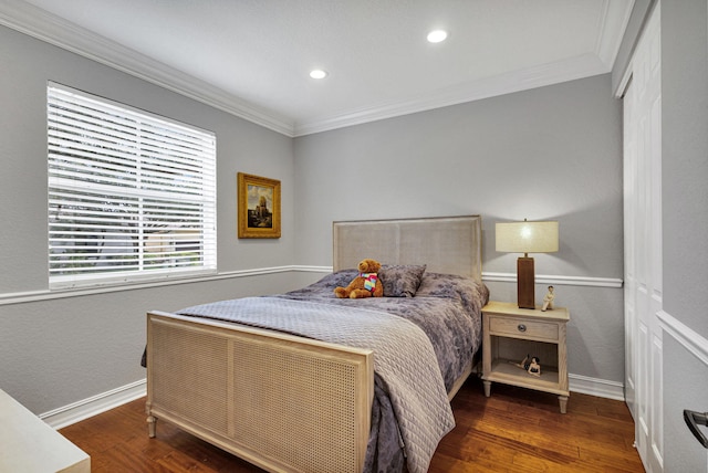 101 Sedona Way, Palm Beach Gardens, FL 33418 - bedroom featuring ornamental molding, wood finished floors, baseboards, and recessed lighting