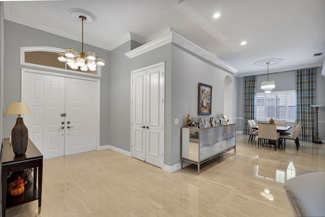 101 Sedona Way, Palm Beach Gardens, FL 33418 - foyer featuring a chandelier, arched walkways, ornamental molding, and baseboards