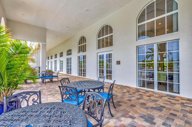 101 Sedona Way, Palm Beach Gardens, FL 33418 - view of patio with outdoor dining space