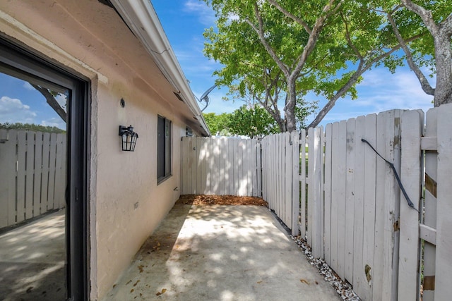 5171 Glencove Ln, West Palm Beach, FL 33415 - view of patio / terrace