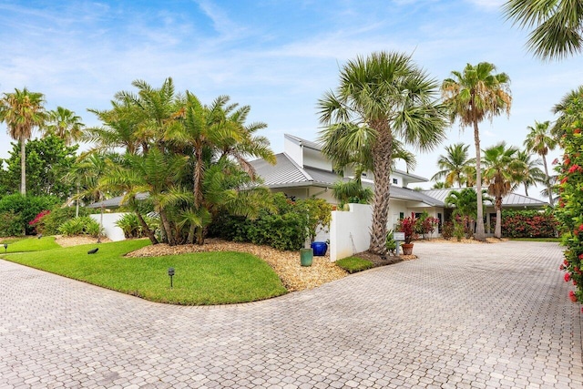 2150 SE Golfview Ln, Stuart, FL 34996 - view of side of property with decorative driveway and a yard