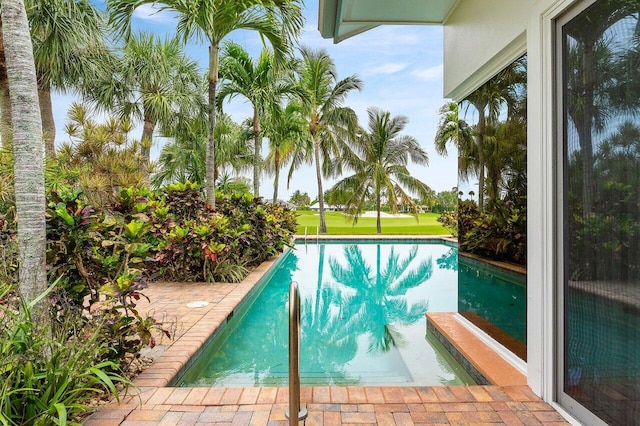 2150 SE Golfview Ln, Stuart, FL 34996 - view of outdoor pool