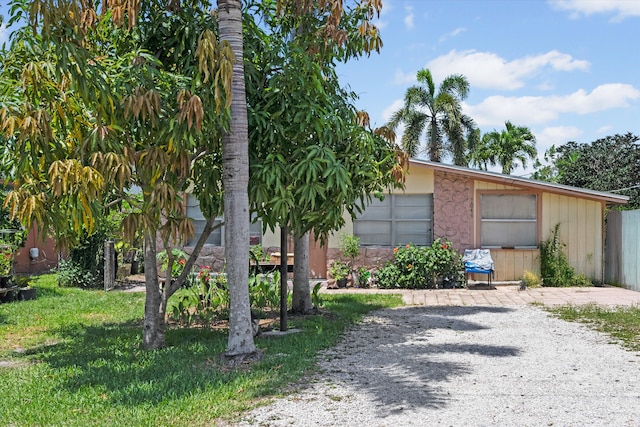 3044 SE Camino Ave, Stuart, FL 34997 - view of front of property featuring stone siding