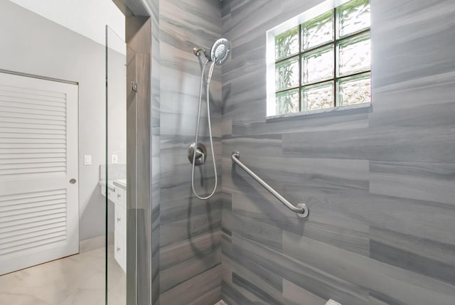 5630 Eagle Trace Ct, Lake Worth, FL 33463 - bathroom with a tile shower and vanity