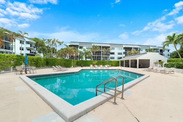 16091 Blatt Blvd Unit 302, Weston, FL 33326 - community pool with a patio area