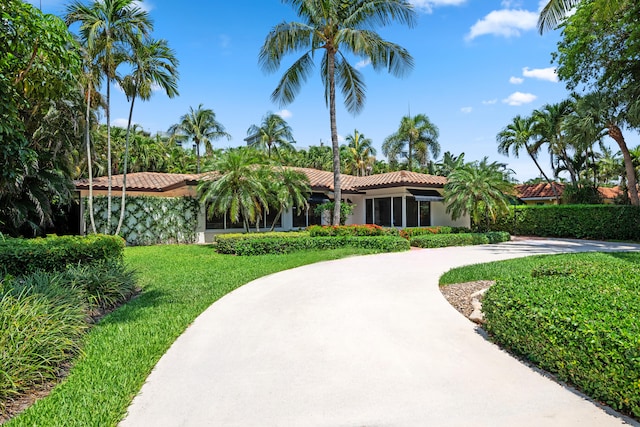 330 SE 7th Ave, Delray Beach, FL 33483 - view of home's community featuring a yard and curved driveway