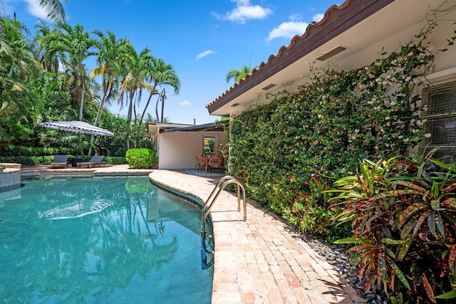 330 SE 7th Ave, Delray Beach, FL 33483 - outdoor pool with a patio