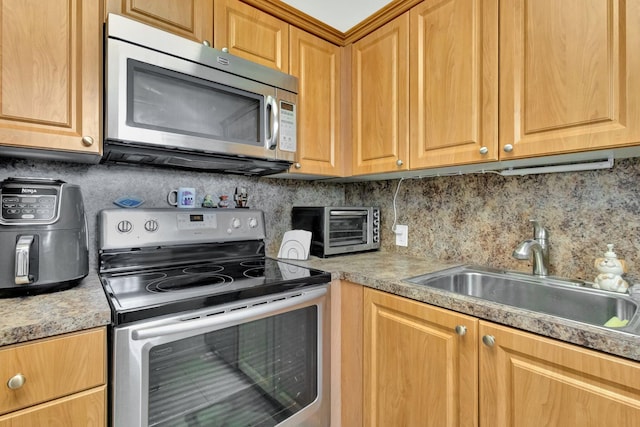 263 Preston Unit G, Boca Raton, FL 33434 - kitchen with appliances with stainless steel finishes, a sink, tasteful backsplash, and light countertops
