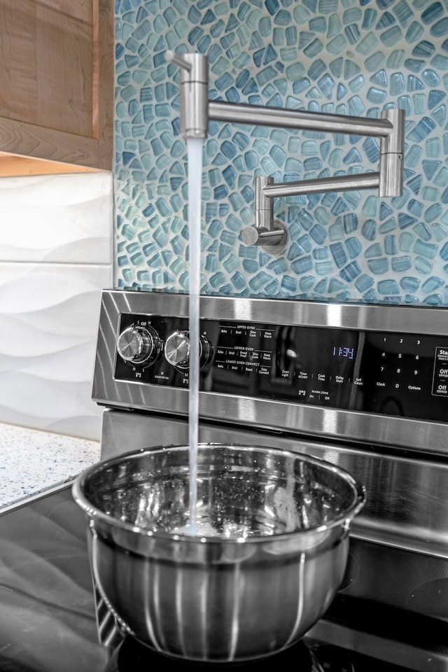 165 Cordoba Cir, Royal Palm Beach, FL 33411 - detailed view of pot filler