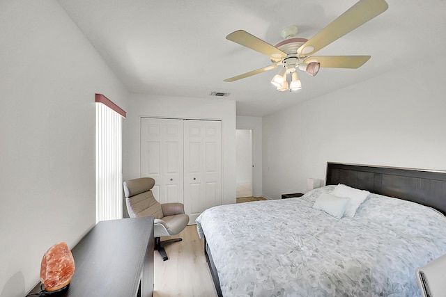 6078 Slice Ct, Boynton Beach, FL 33437 - bedroom featuring light wood-style flooring, a closet, and a ceiling fan
