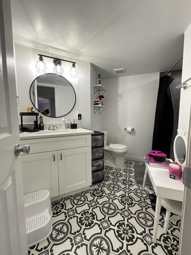 1530 SE Royal Green Cir Unit N103, Port Saint Lucie, FL 34952 - bathroom featuring vanity, a shower with curtain, and toilet