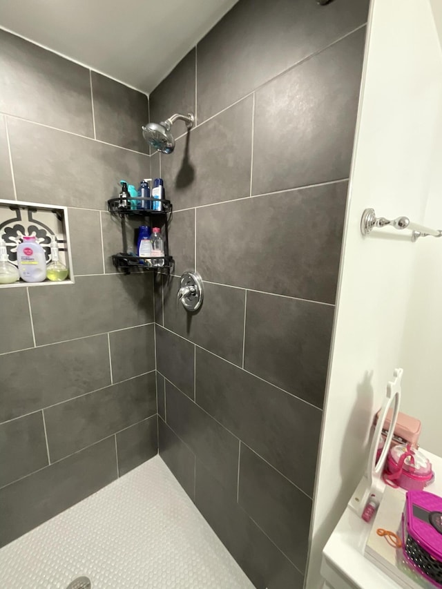 1530 SE Royal Green Cir Unit N103, Port Saint Lucie, FL 34952 - bathroom featuring tiled shower