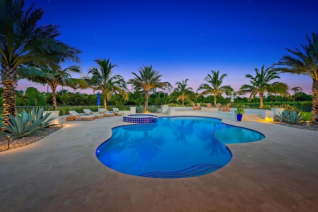 8164 SE Old Plantation Cir, Jupiter, FL 33458 - view of swimming pool with a patio and a pool with connected hot tub