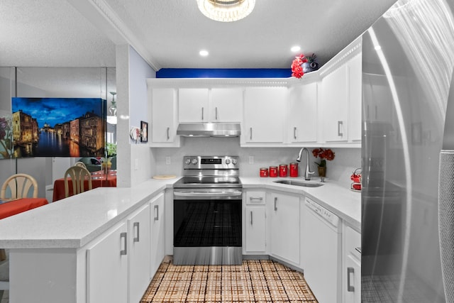 437 Pine Glen Ln Unit B-2, Greenacres, FL 33463 - kitchen with stainless steel appliances, under cabinet range hood, a sink, light countertops, and a peninsula