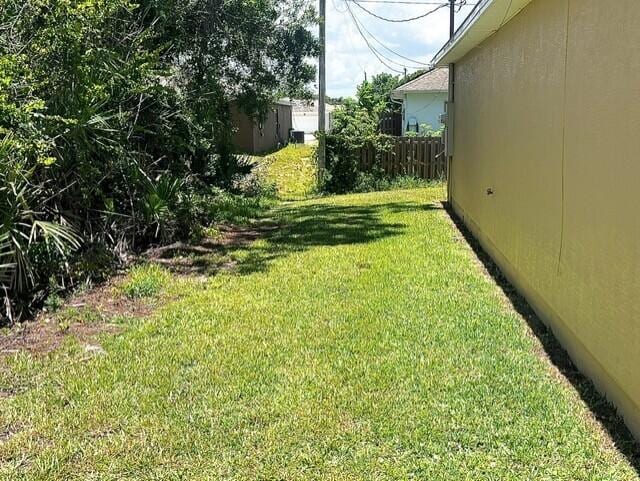 8065 99th Ct, Vero Beach, FL 32967 - view of yard