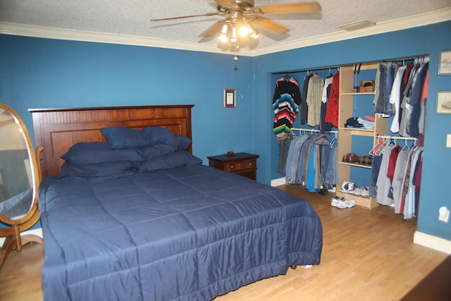 864 SE Tierra Ct, Port Saint Lucie, FL 34983 - bedroom with crown molding, wood finished floors, a textured ceiling, and a ceiling fan