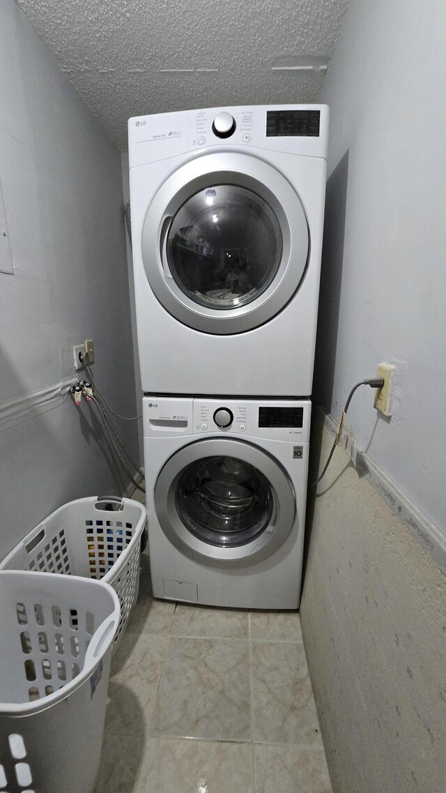 5692 Coconut Rd, West Palm Beach, FL 33413 - laundry room featuring stacked washer / drying machine and a textured ceiling