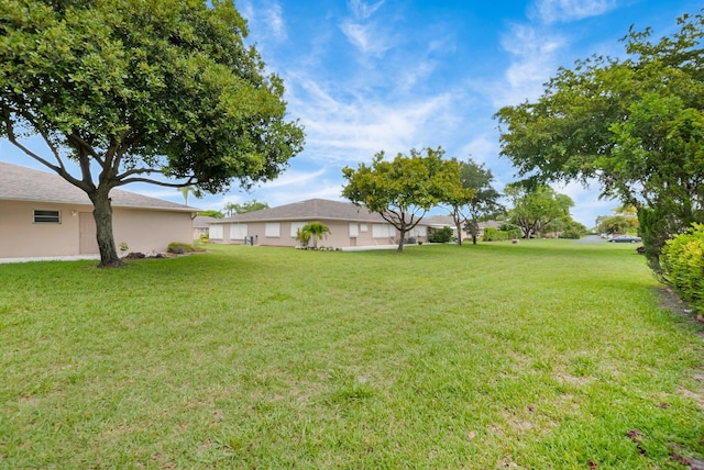 1250 Club Dr W Unit C, Delray Beach, FL 33445 - view of grassy yard