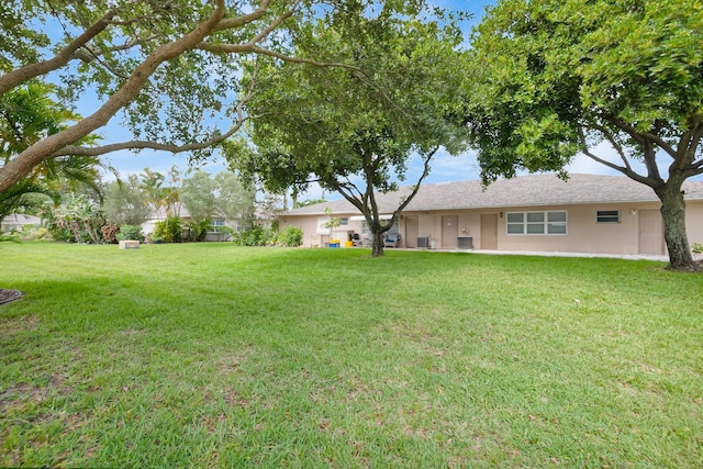 1250 Club Dr W Unit C, Delray Beach, FL 33445 - view of grassy yard