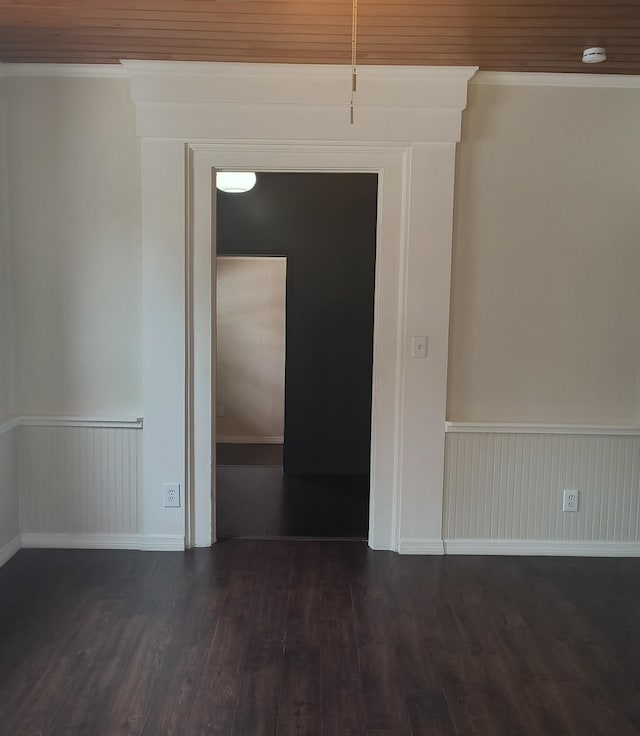 626 Texas Ct, Fort Pierce, FL 34950 - unfurnished room featuring wood finished floors, a smoke detector, wainscoting, and baseboards