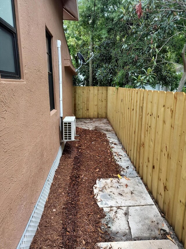 626 Texas Ct, Fort Pierce, FL 34950 - fenced backyard featuring a cooling unit