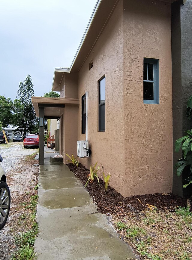 626 Texas Ct, Fort Pierce, FL 34950 - view of side of property featuring stucco siding